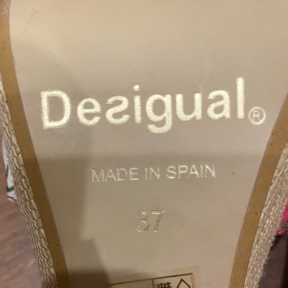 Colorful Floral Women's Sandals - Picture 4 of 7